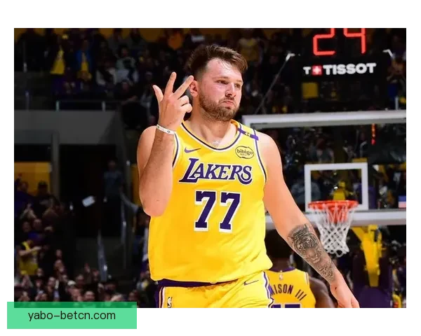 东契奇三节砍40分创湖人单赛季三分新纪录 里夫斯迎个人里程碑